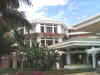 resort2.jpg (70447 bytes)